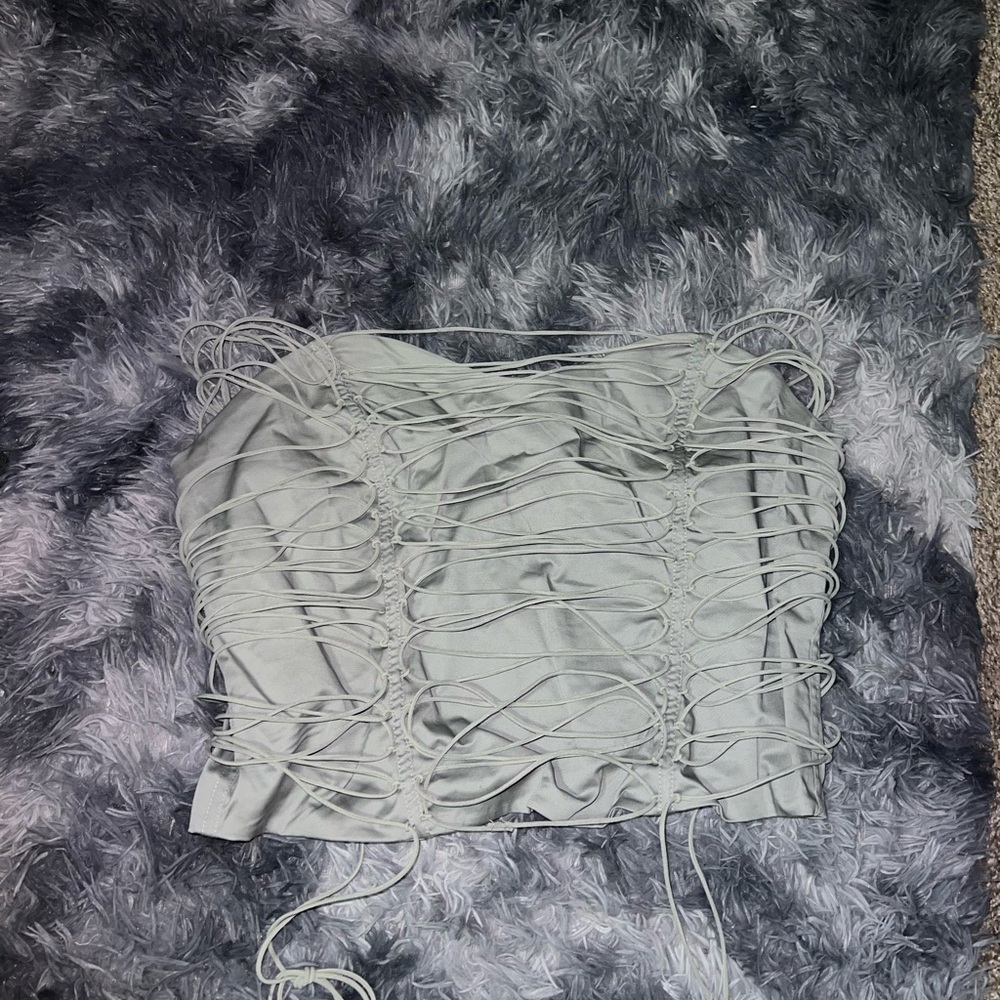 Grey string crop